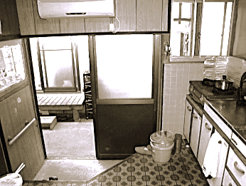 リフォーム前のキッチンと勝手口