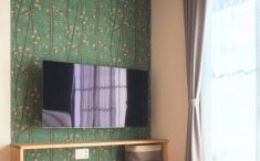 緑に梅の枝柄のクロス