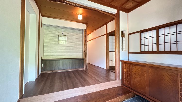 リフォーム後の純和風建築の玄関