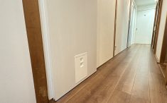リフォーム後のLDK引戸にペットドア