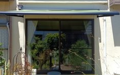 リフォーム後のオーニング　屋外から見た様子