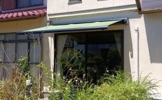 リフォーム後のオーニング　屋外から見た様子