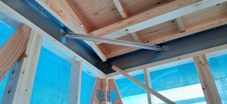 建築途中の注文住宅 金物 火打ち金物