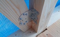 建築途中の注文住宅 筋違いプレート