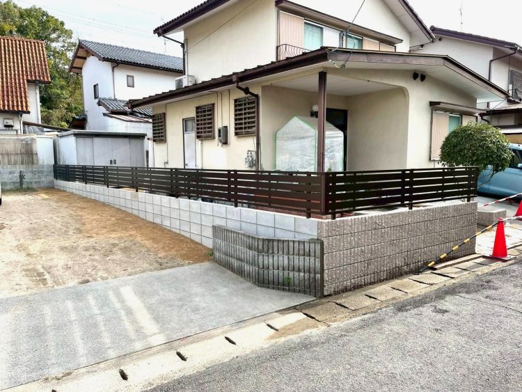 外構リフォーム後の境界ブロックフェンスの様子