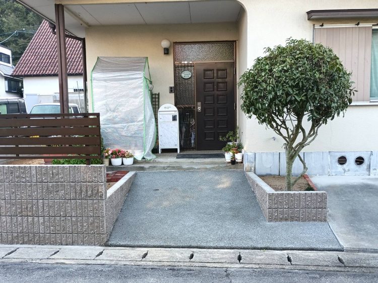 外構リフォーム後の境界ブロックフェンスの様子