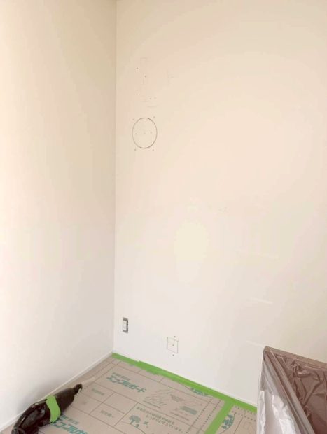 壁紙貼り替え工事中の写真