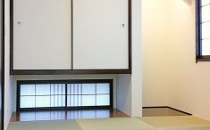 吊り押入のある和室